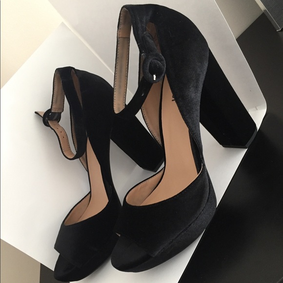 Nine West Platform Peep Toe Pump - size 9 - Picture 7 of 8